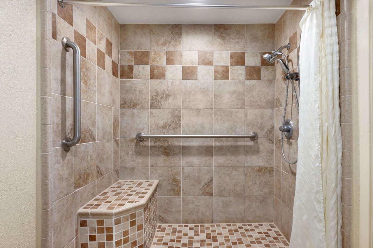 במוטל Super 8 By Wyndham רסטון מראה חיצוני תמונה